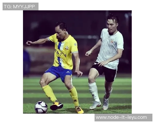 昨晚的足球比赛精彩纷呈球员们的表现让人热血沸腾赛场上的激情与荣耀交织